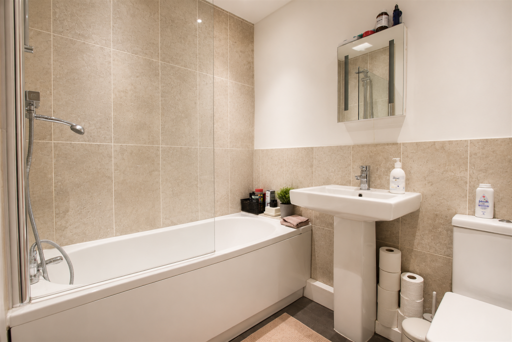 Apartment in Portsmouth, Drayton - More