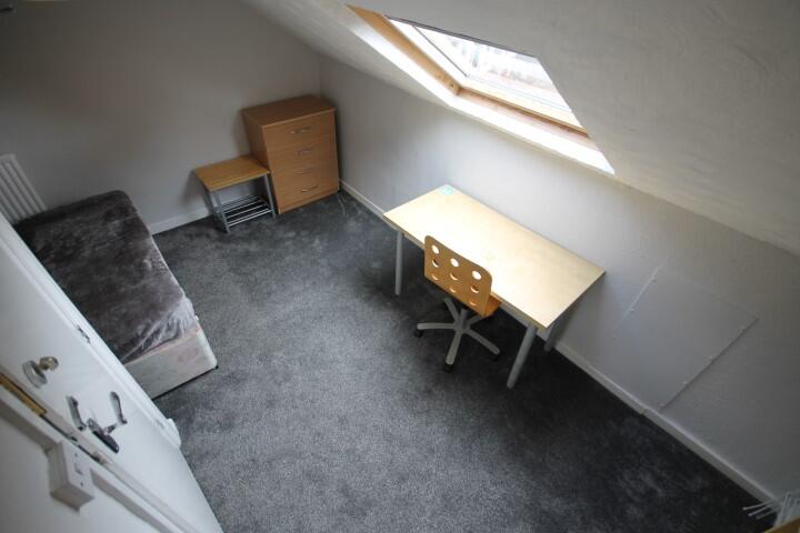 6 bedroom terraced house for rent