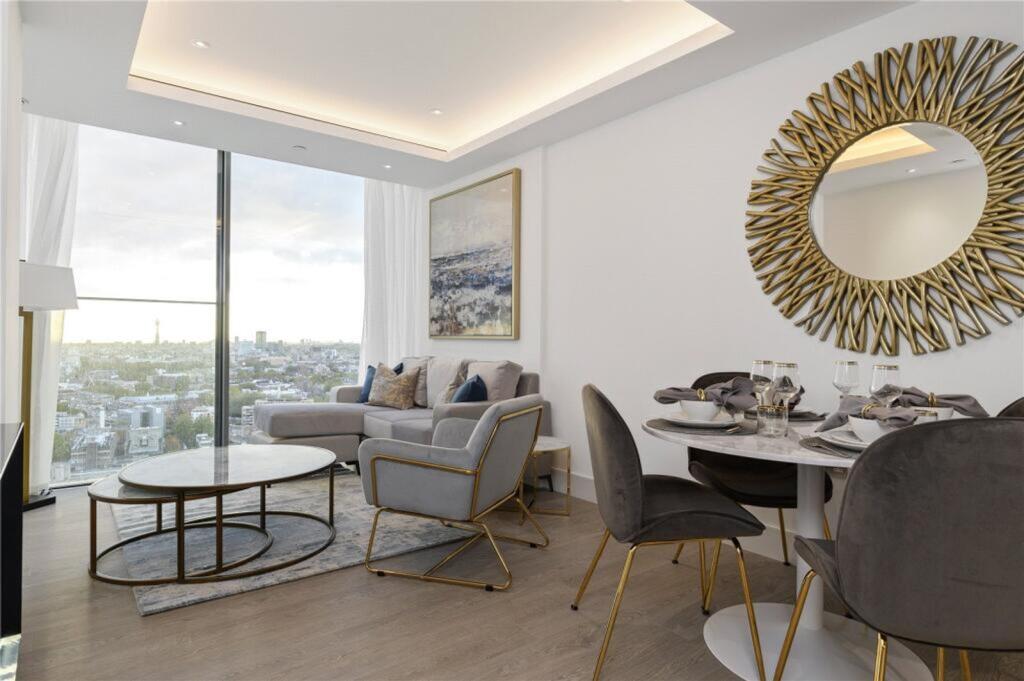 Main image of property: Bollinder Place, Carrara Tower, EC1V