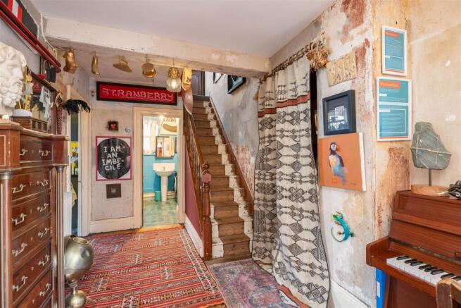 Piercy End 5 Hallway-2.jpg