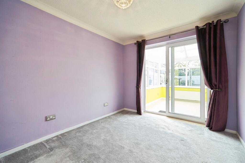 House in Bradford, Thwaites Brow, Keighley - More