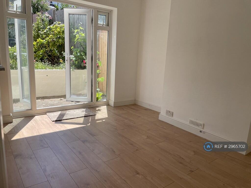 House in London - View 5