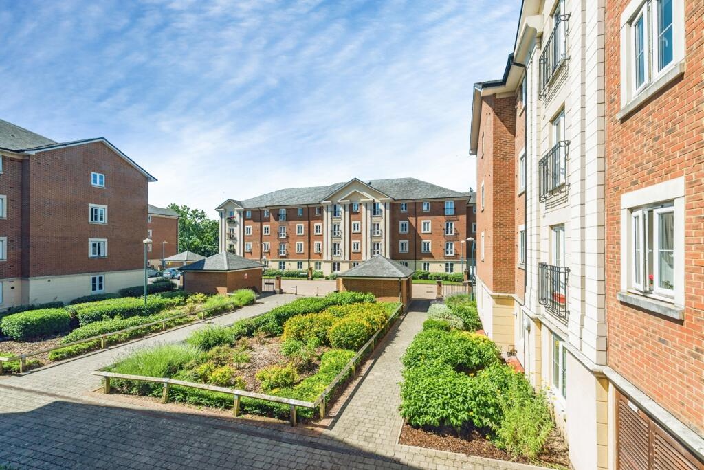 Brunel Crescent, Swindon, Wiltshire, SN2 photo 2