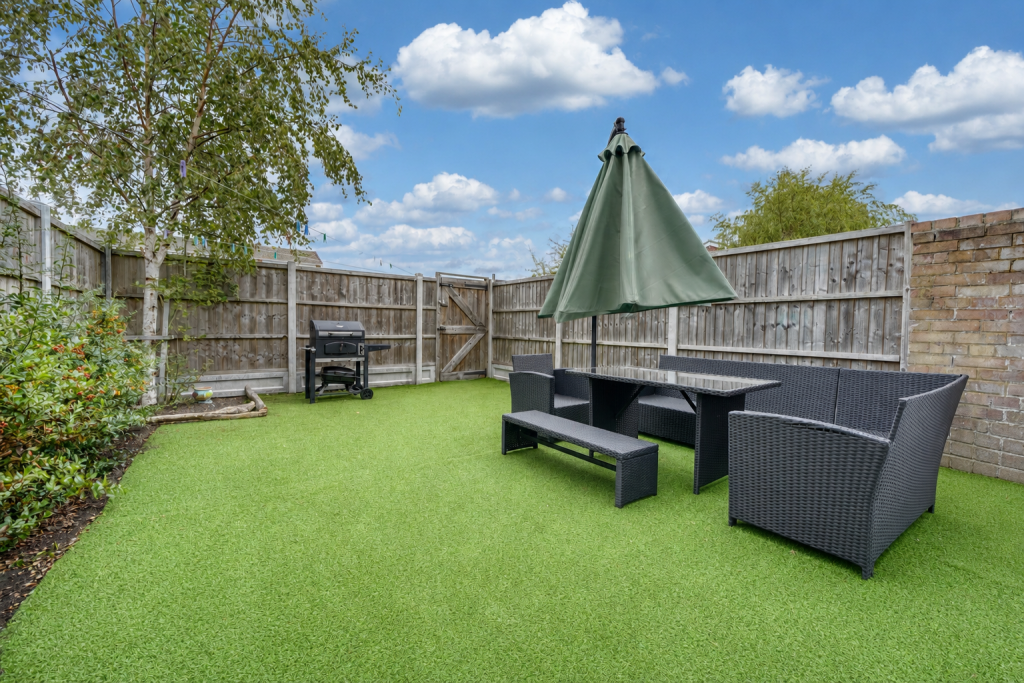 House in Bromley - More