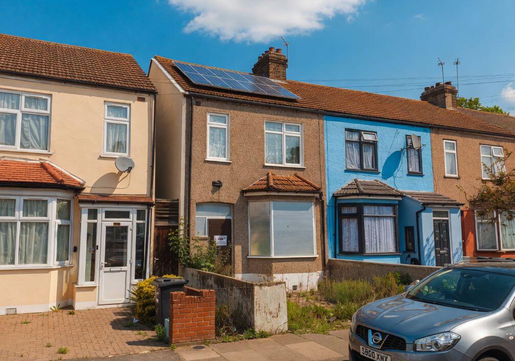 Main image of property: 40 Saxon Road, Ilford, Essex, IG1 2PD