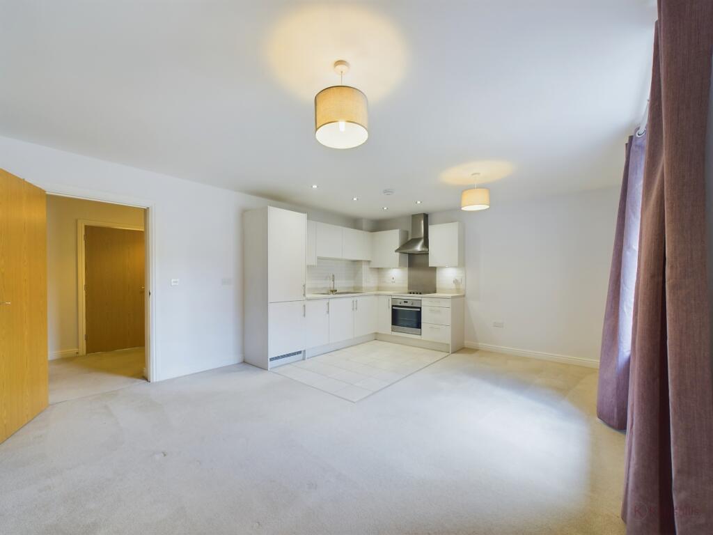 Apartment in Hemel Hempstead - View 3