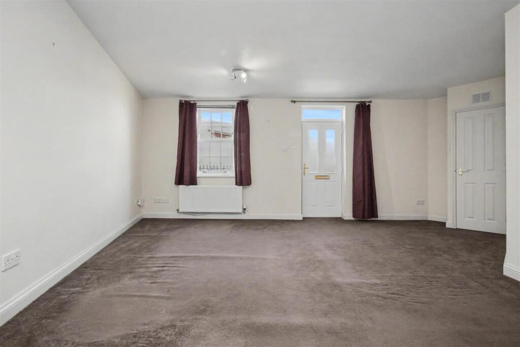 Apartment in Rothwell, North Northamptonshire - More
