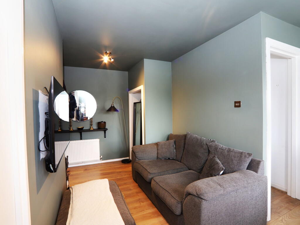 Apartment in Cardiff, Trowbridge - More