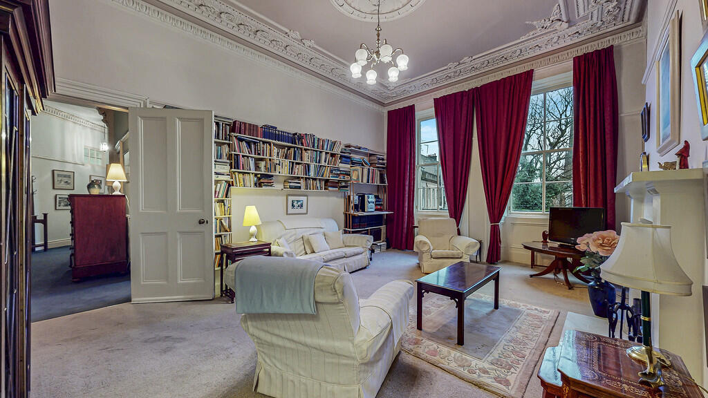 Lansdowne Crescent, Kelvinbridge - View 3