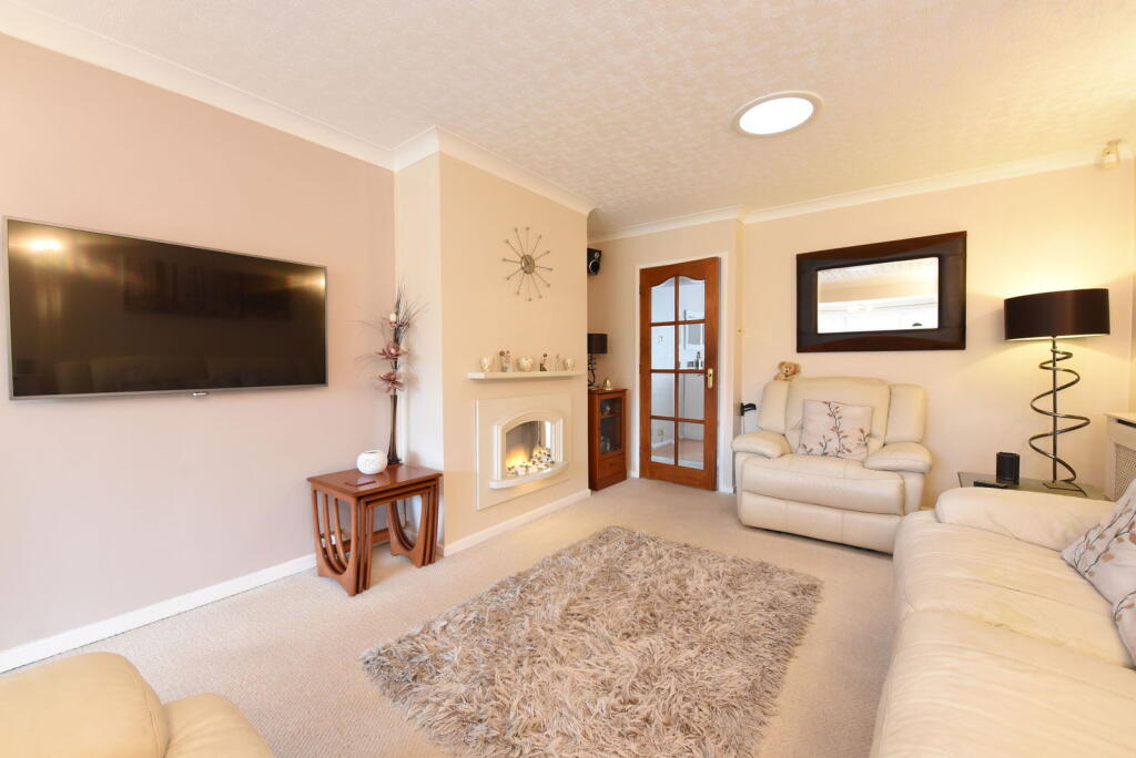 KINGSWINFORD, Linhope Drive photo 3