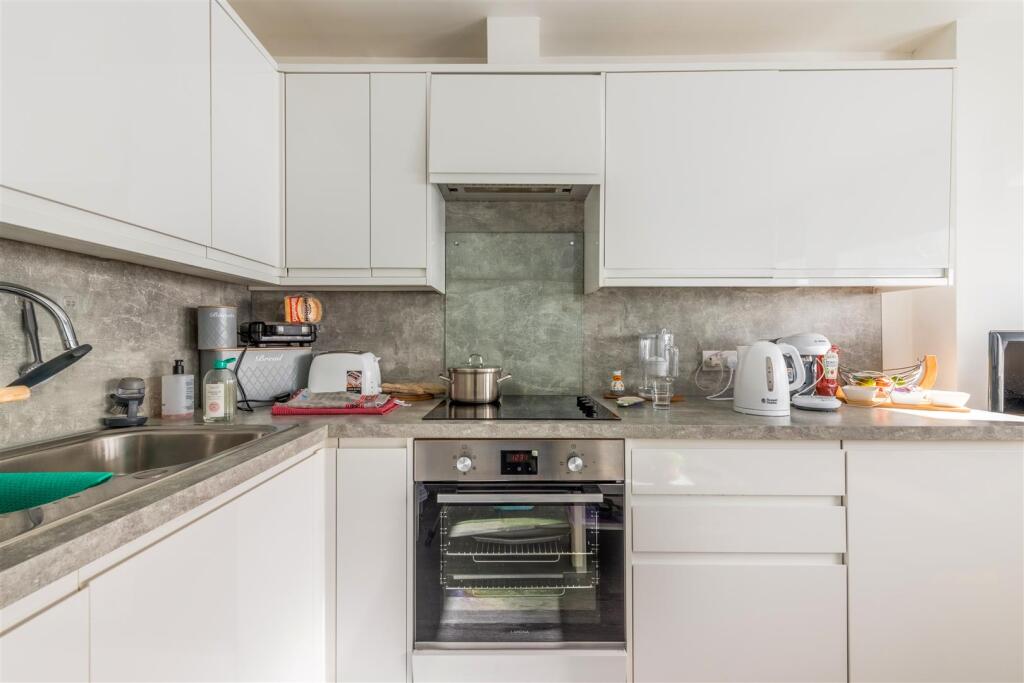 Apartment in Hove, Aldrington - View 3
