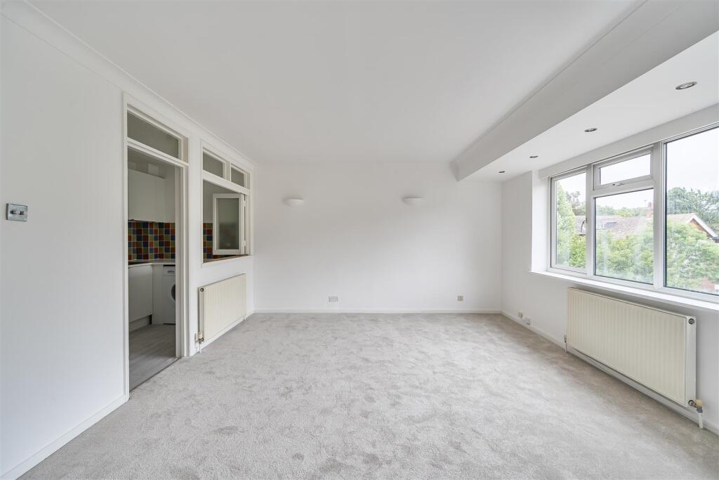 Apartment in Kingston upon Thames - View 5