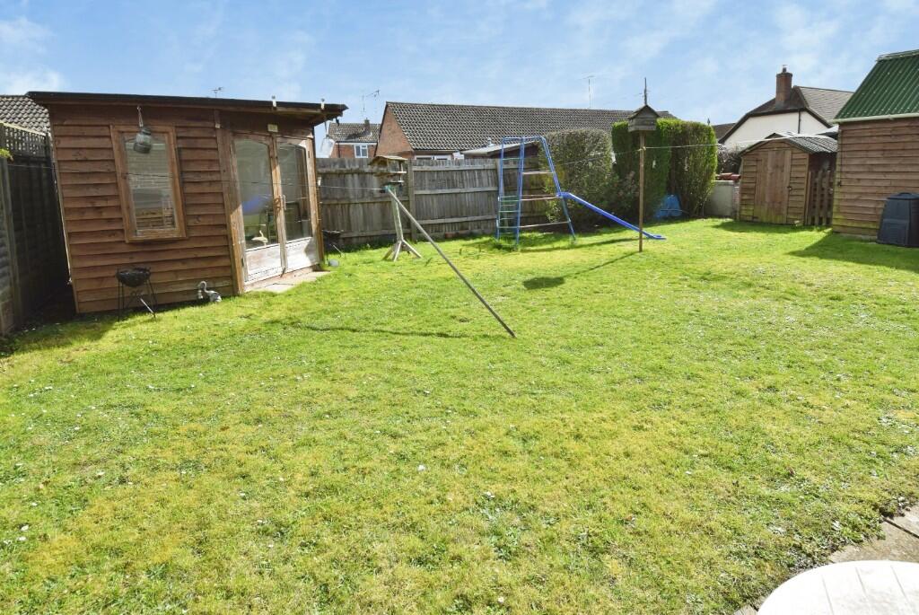 Meads Road, Durrington SP4 8BG photo 3