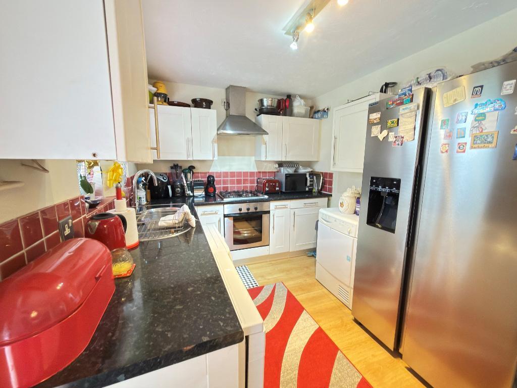 House in Luton, Round Green - View 5
