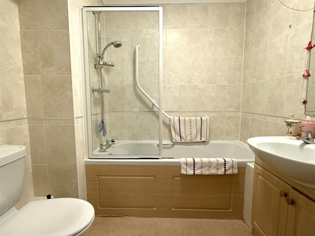 Apartment in South Staffordshire, Wombourne - More