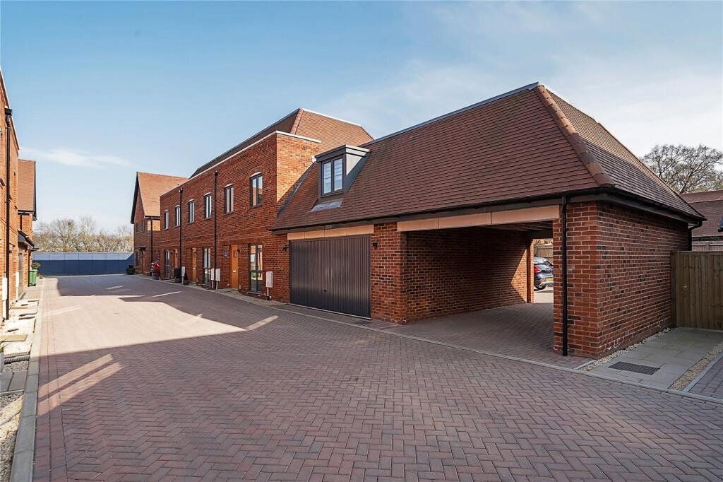 Brookwood Road, Petersfield, Hampshire, GU31 photo 3