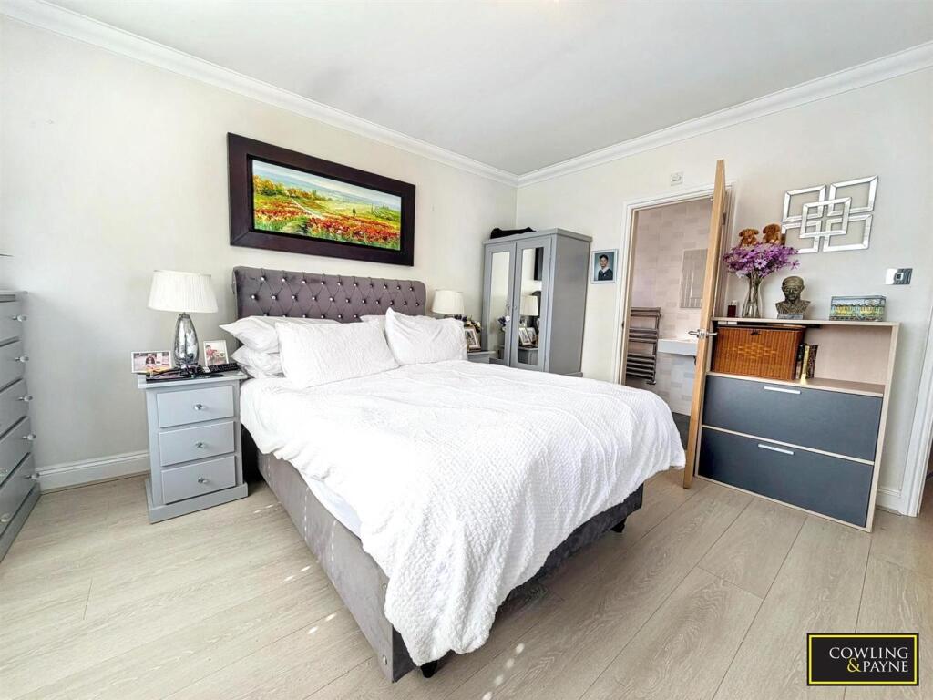 House in Southend-on-Sea - More