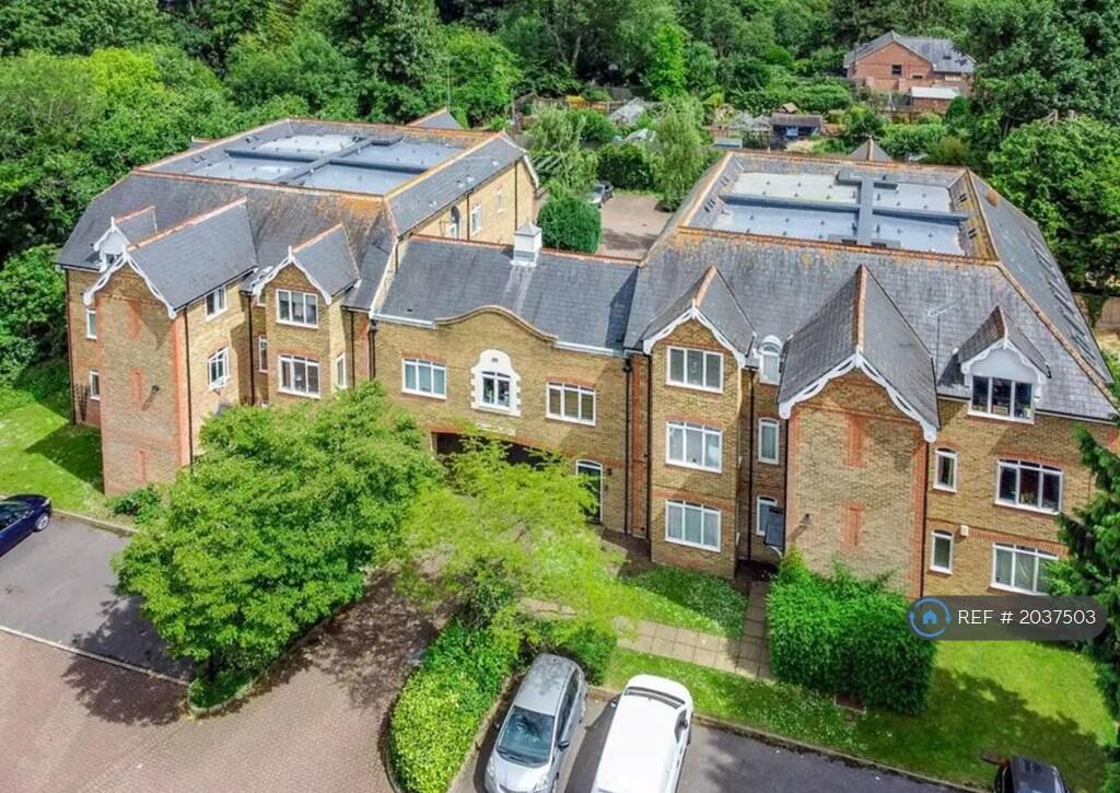 Main image of property: Holywell Hill, St. Albans, AL1