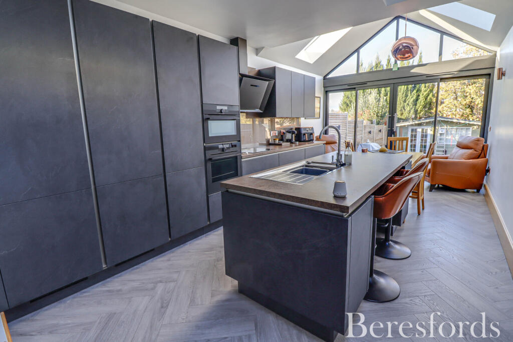 House in Brentwood - View 2