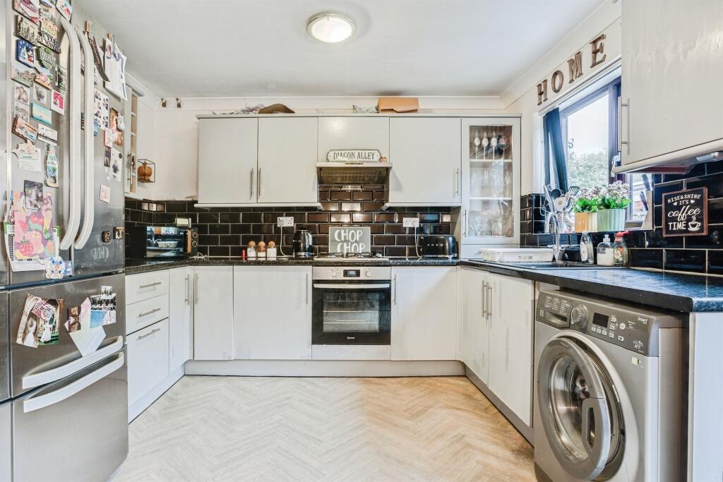7, Atkinson Court, Normanton photo 2