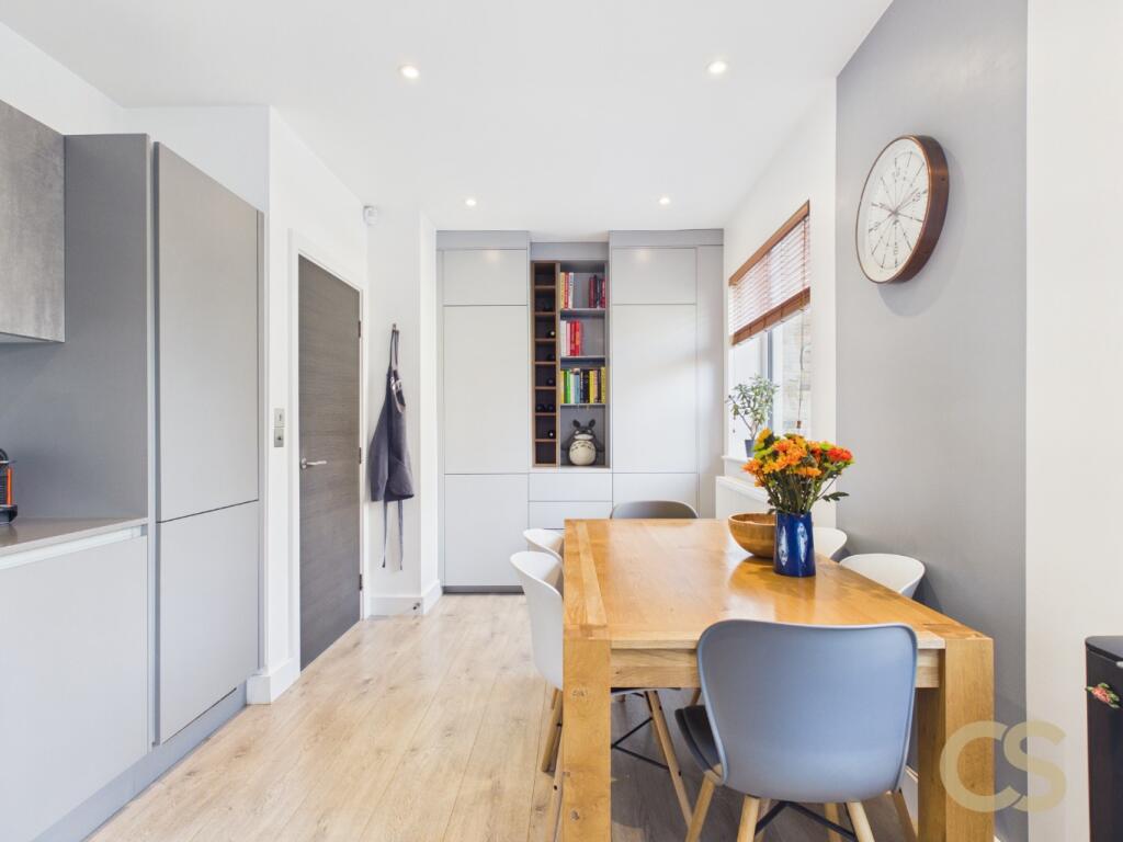 House in Waltham Cross, Churchgate - View 4