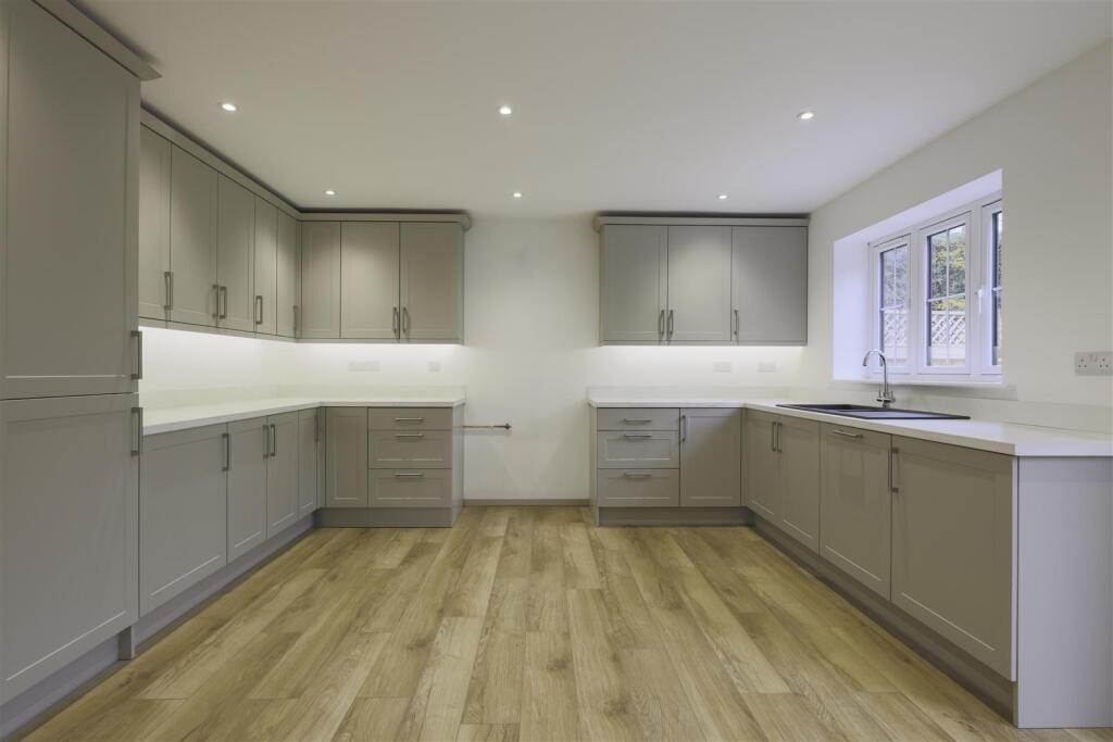 2 The Crown Mews, Tean Road, Mobberley photo 2
