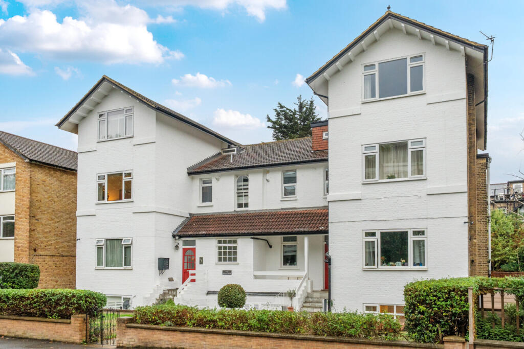 Apartment in London, Cottenham Park, Raynes Park - View 5