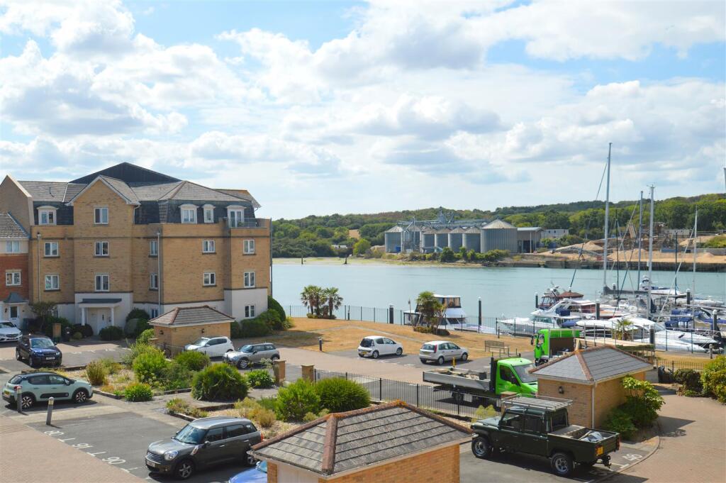Apartment in East Cowes, Isle of Wight - View 4