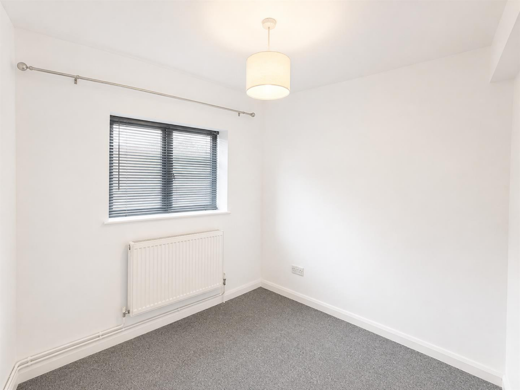 Apartment in Watford, North Watford - More