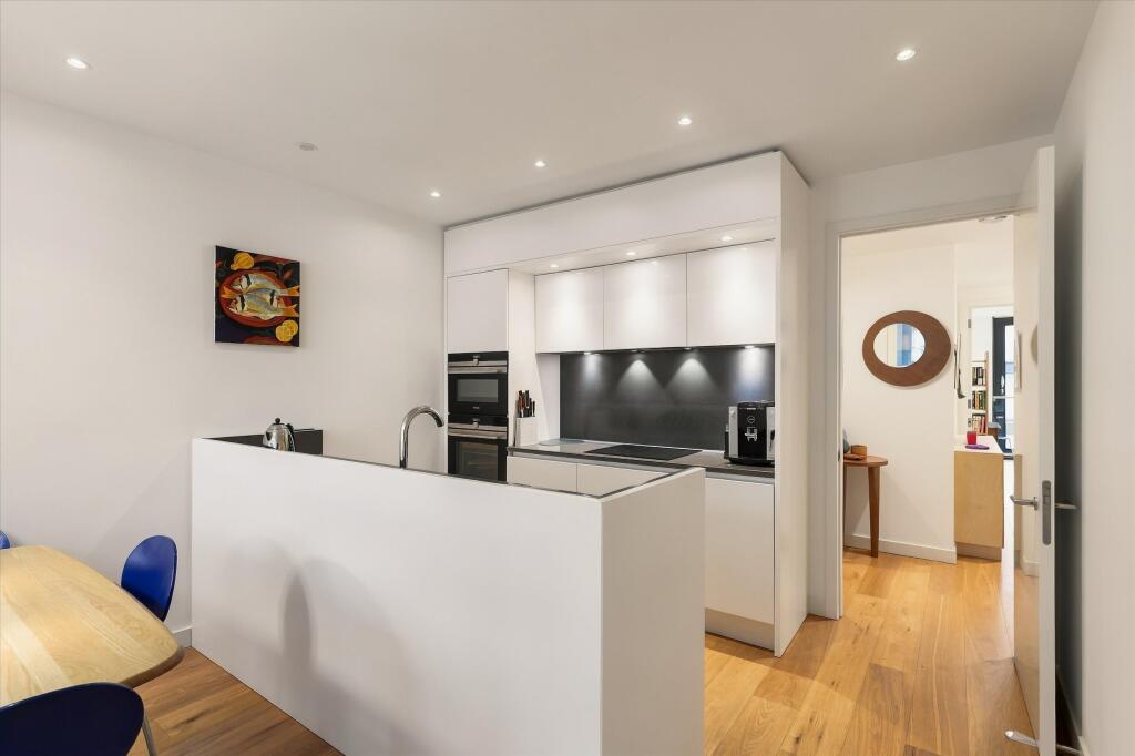 Simpson Loan, Edinburgh EH3 photo 3