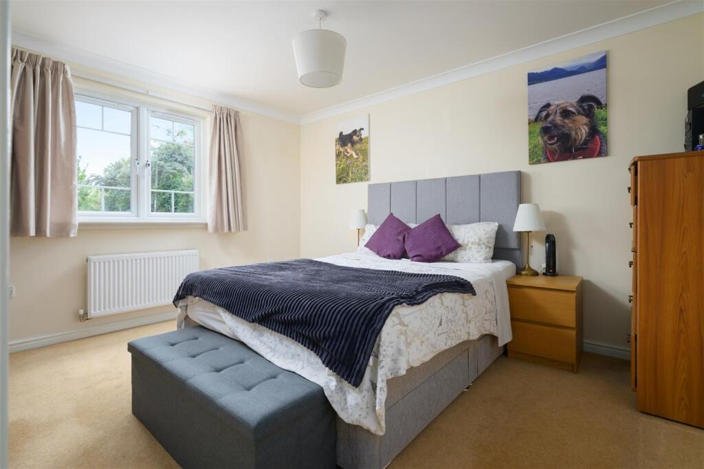 Apartment in Perth - More