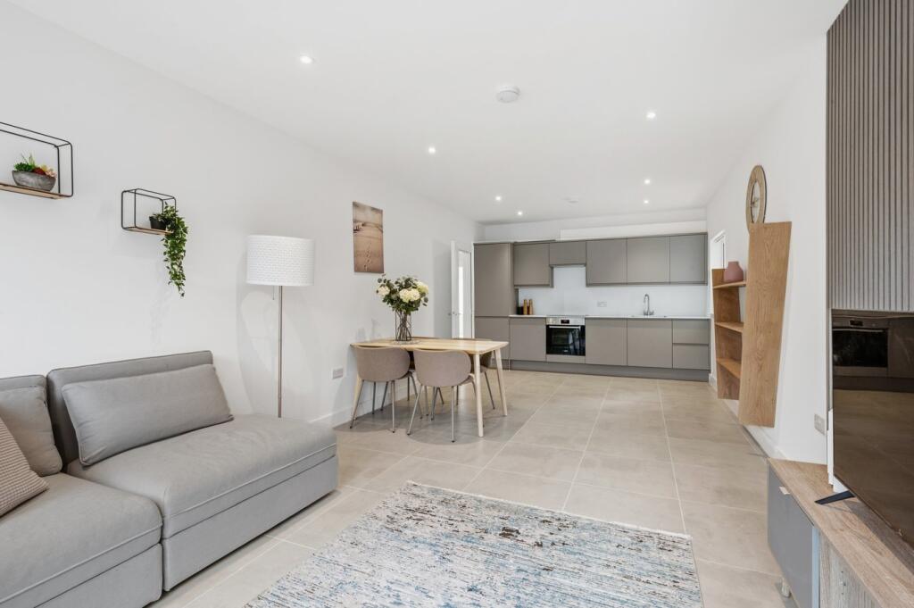 Ashley Road, Walton-on-Thames, KT12 photo 3