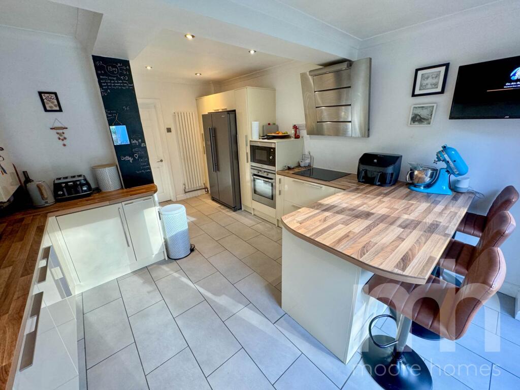 HALL MOSS LANE, Bramhall SK7 1RD photo 3