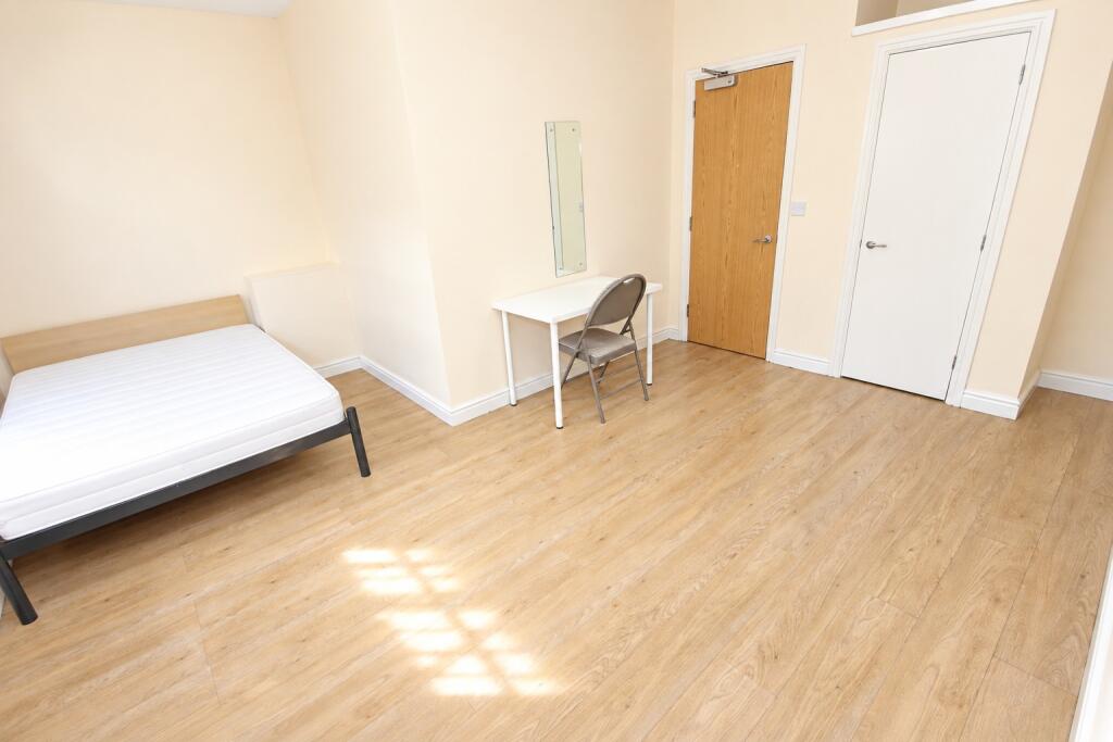 Apartment in Liverpool - More
