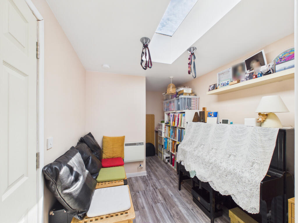 House in Fareham, Locks Heath - View 5