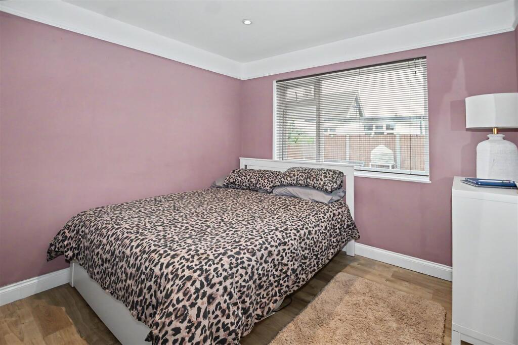 House in Southend-on-Sea - More