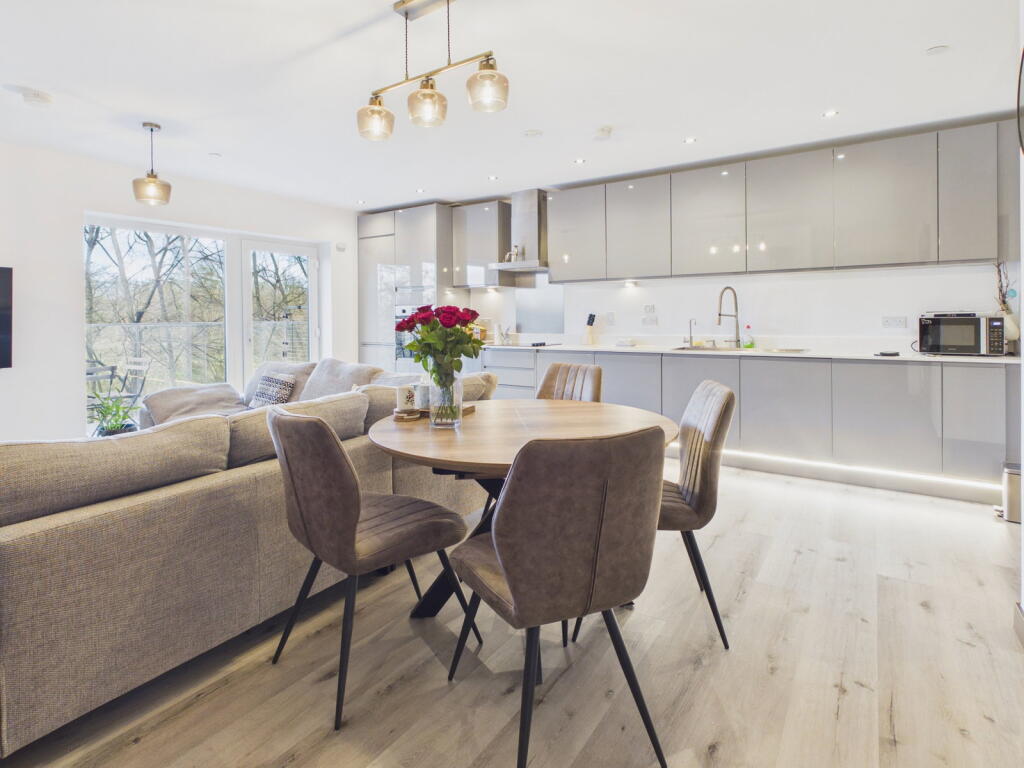 Apartment in Chelmsford - View 4
