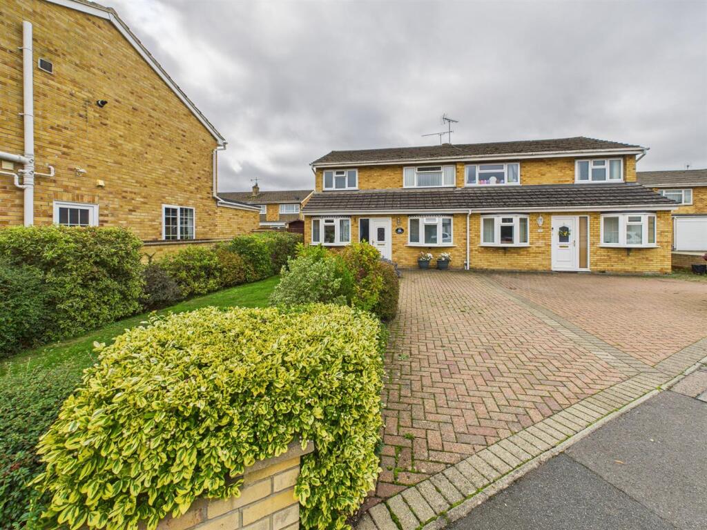 4-bed semi-detached on Warnford Road, Tilehurst, Reading, £465,000