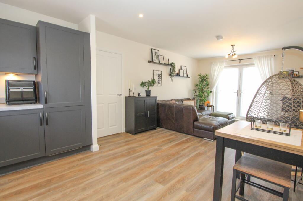 Clark Drive, Yate, BS37 photo 4