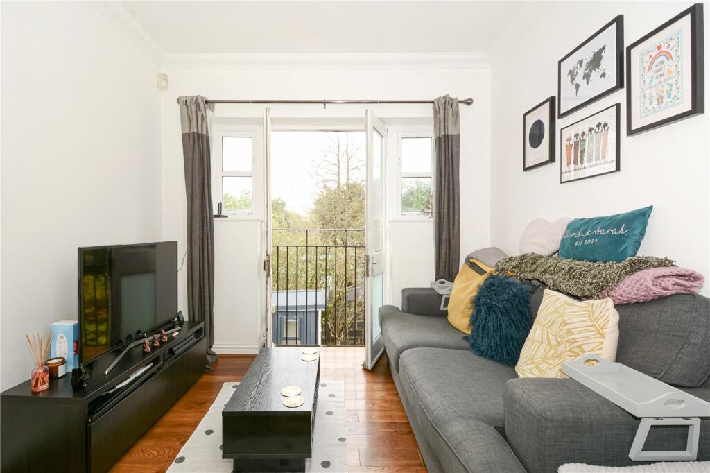 Roberts Road, Walthamstow, London, E17 - View 2