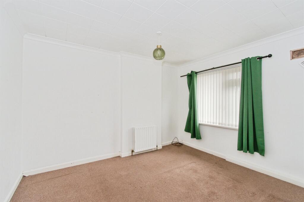 House in Wakefield, West Yorkshire - More