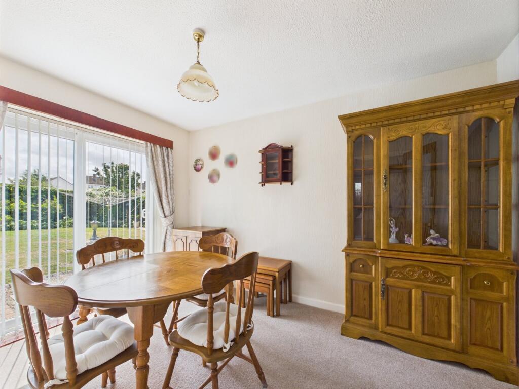 Robert Raikes Avenue, Tuffley, Gloucester, Gloucestershire, GL4 photo 4