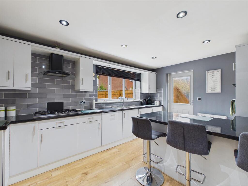 House in Ingleby Barwick, Round Hill, Stockton-on-Tees - More