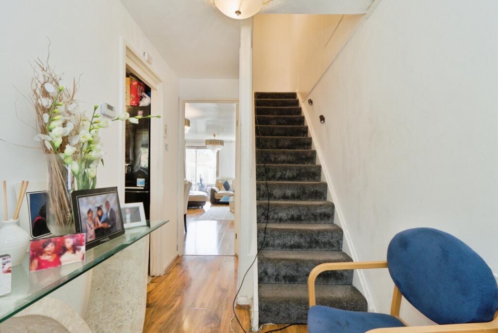 House in London - View 3