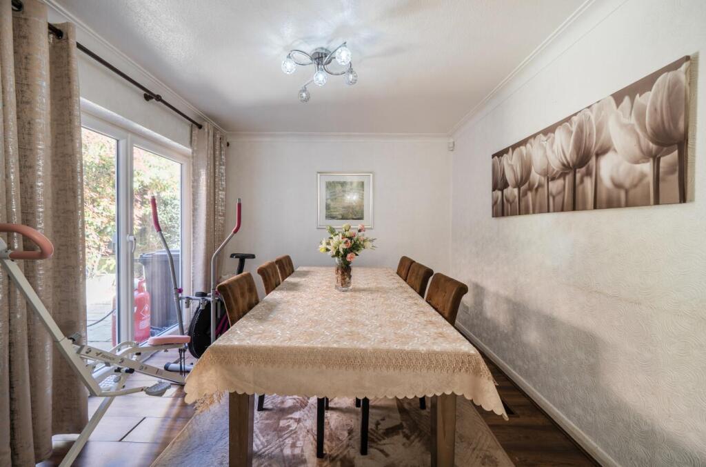 Roker Park Avenue, Ickenham, UB10 - View 5