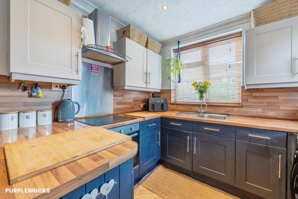 House in Hull - View 5
