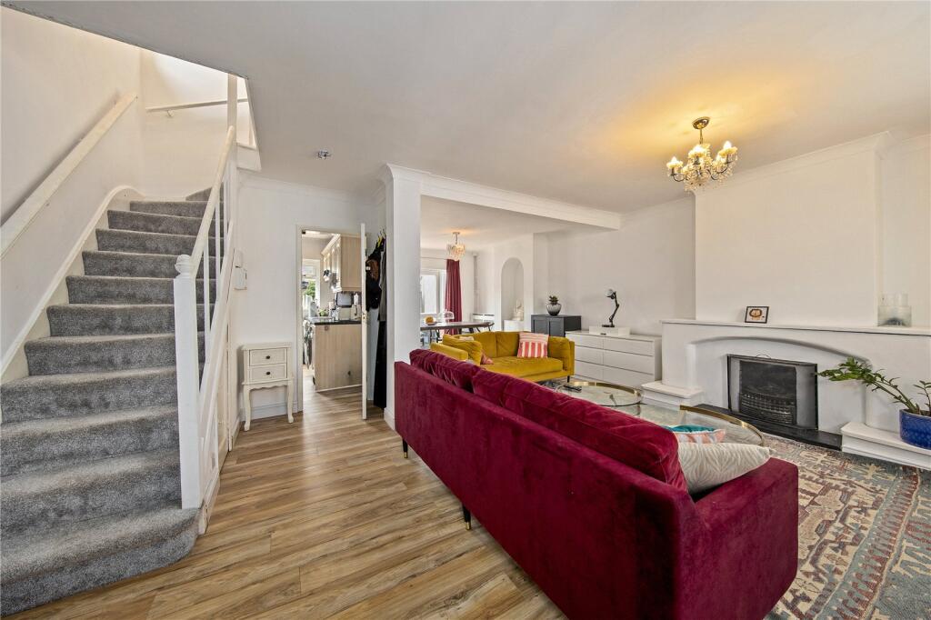 House in Twickenham - More