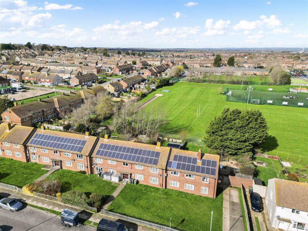 Parkfield Avenue, Eastbourne photo 3