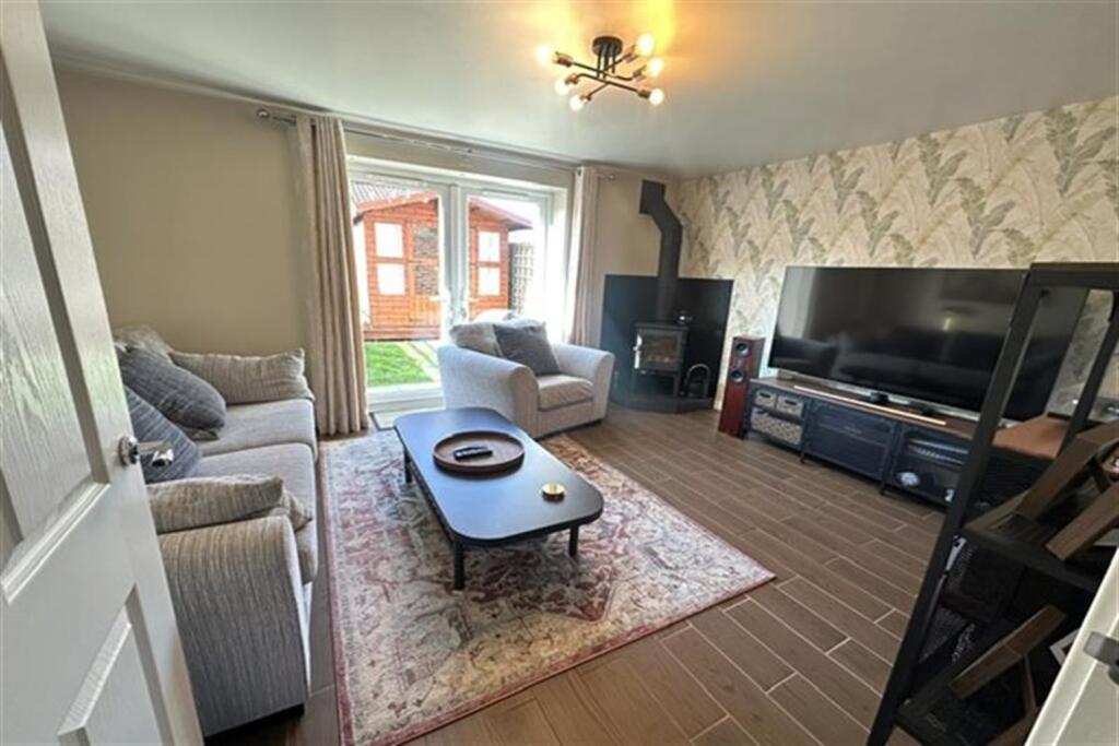 House in Osgodby, Middle Deepdale, Eastfield - View 4