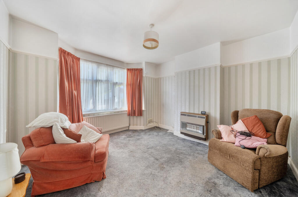 House in Houghton Regis, Central Bedfordshire - View 2